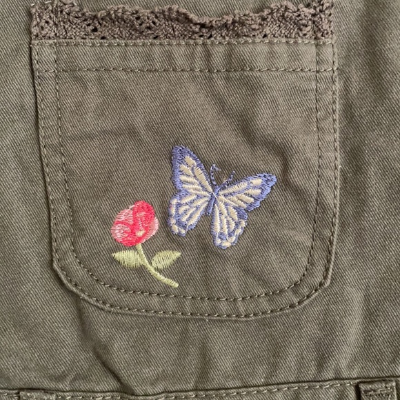 Embroidered overall shorts set! - Picture 4 of 5